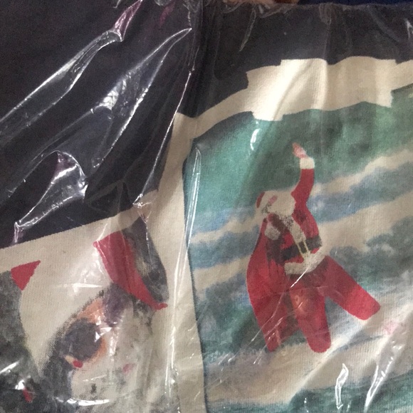 🆕🎄🎁🎅Men’s Christmas Tee with 🎅on it🎄 - Picture 2 of 5